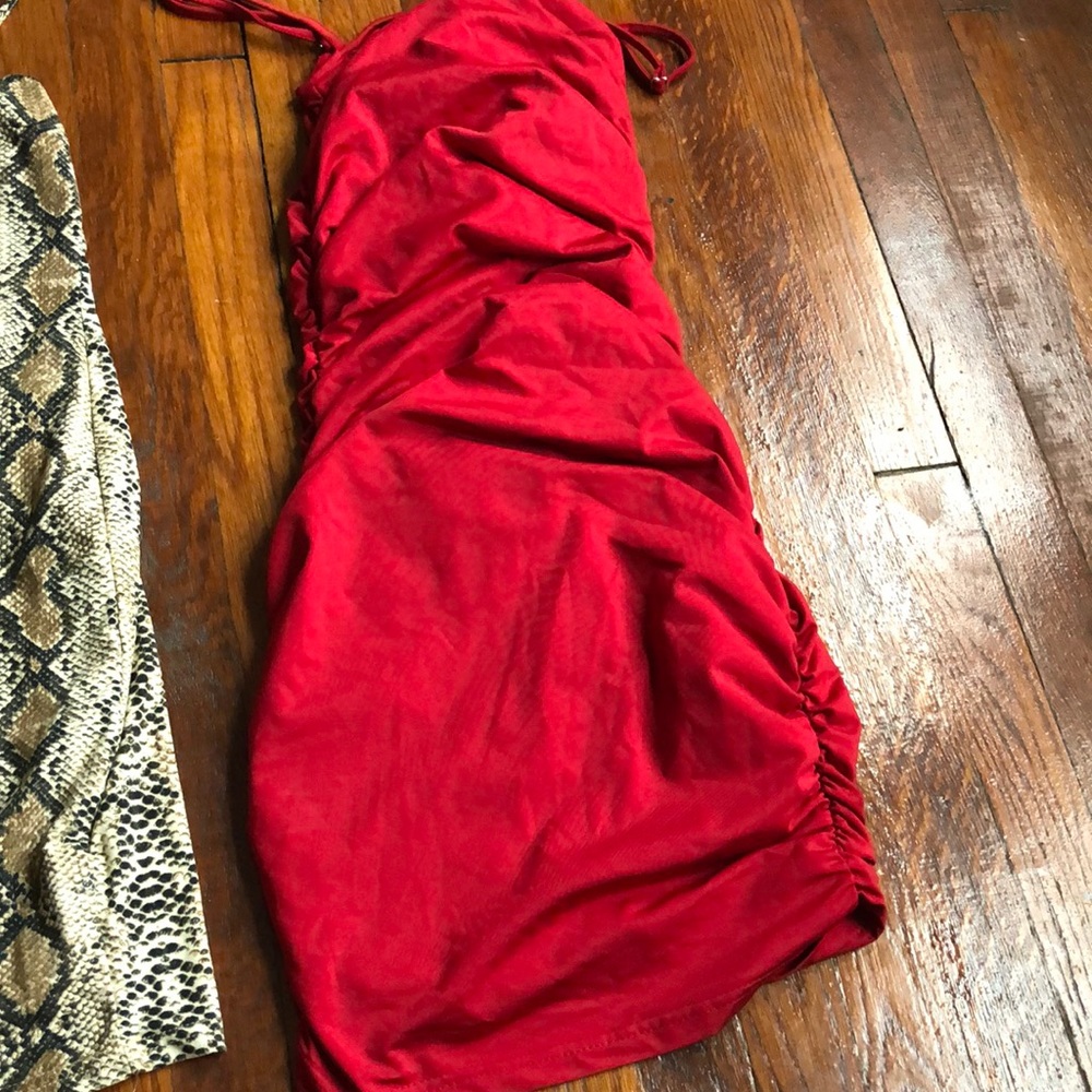 Dresses - Picture 2 of 2